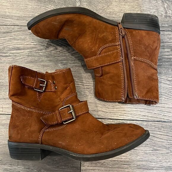 Ankle Boots   - Picture 1 of 5